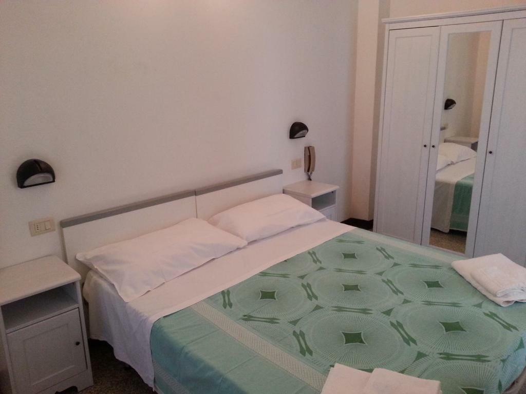 Fiorina Bed&Breakfast - Colazione Fino A Mezzogiorno - Beach Village Gratuito - Aquafan25 Oltremare20 Riccione Exteriör bild